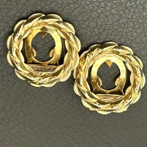 Gold Wreath Scarf Clips